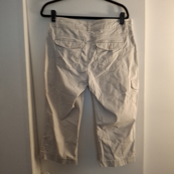 Gloria Vanderbilt Women's Casual Cream Cropped Cargo Pants - Picture 2 of 11